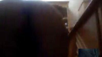 একটি বাংলাদেশী সেক্স ভিডিও নতুন পিচ্চি তার পিঠে আছে এবং সে ভিতরে একটি কুঁচি পাচ্ছে